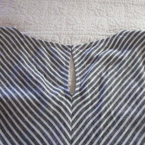 Soft Surroundings Top L Landfall Gray/White Stripe Linen Blend - Picture 6 of 7